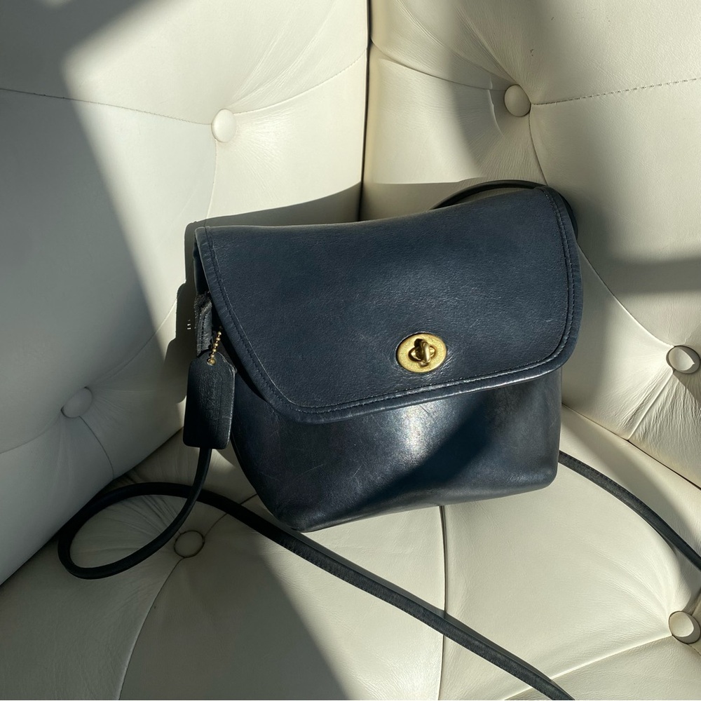 ❌SOLD❌ Vintage Coach Quincy Crossbody | Pre-1994 USA | Black Leather Turnlock - Picture 2 of 16